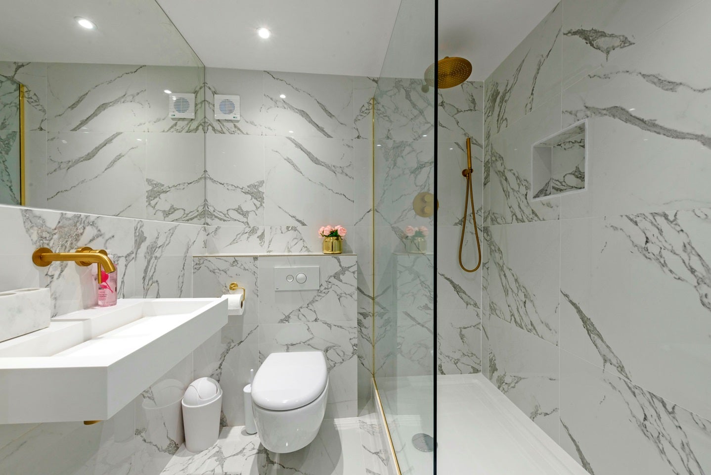 Flat Josephine Avenue in Greater London