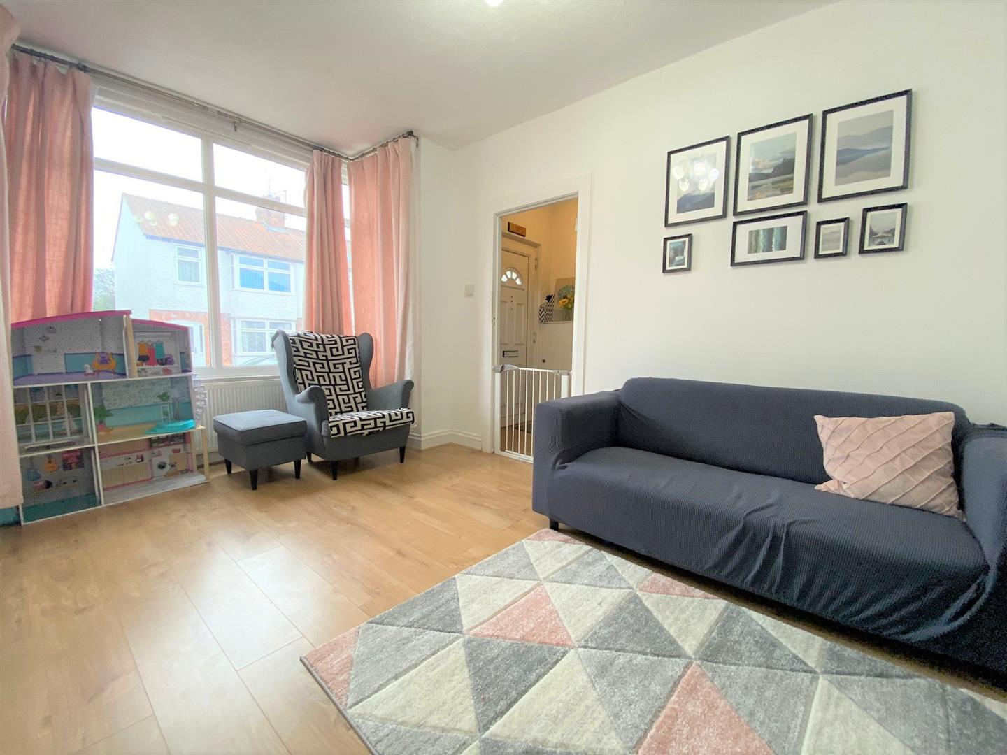House Moorfield Road in Greater London