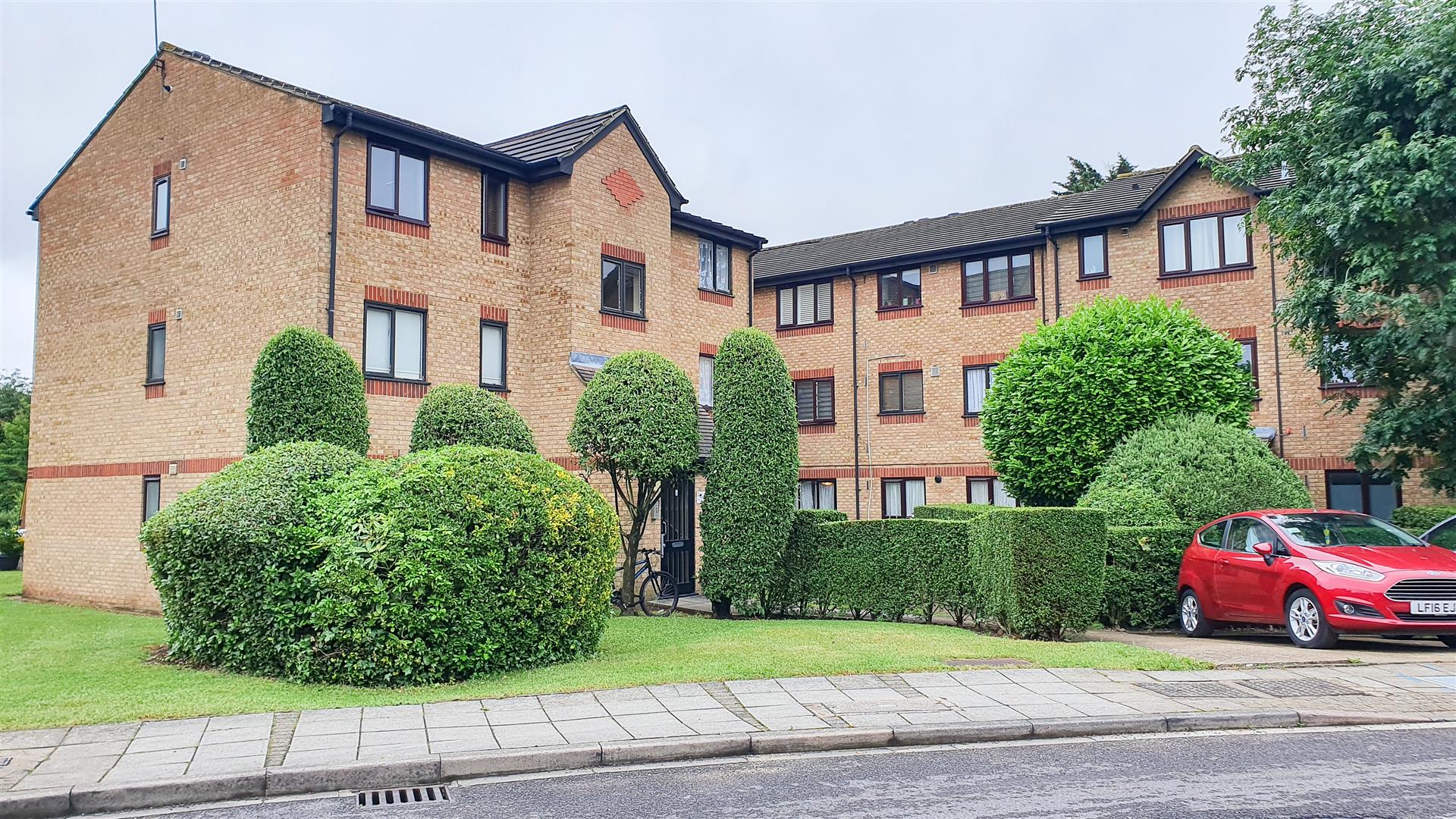 Flat Dehavilland Close in Greater London
