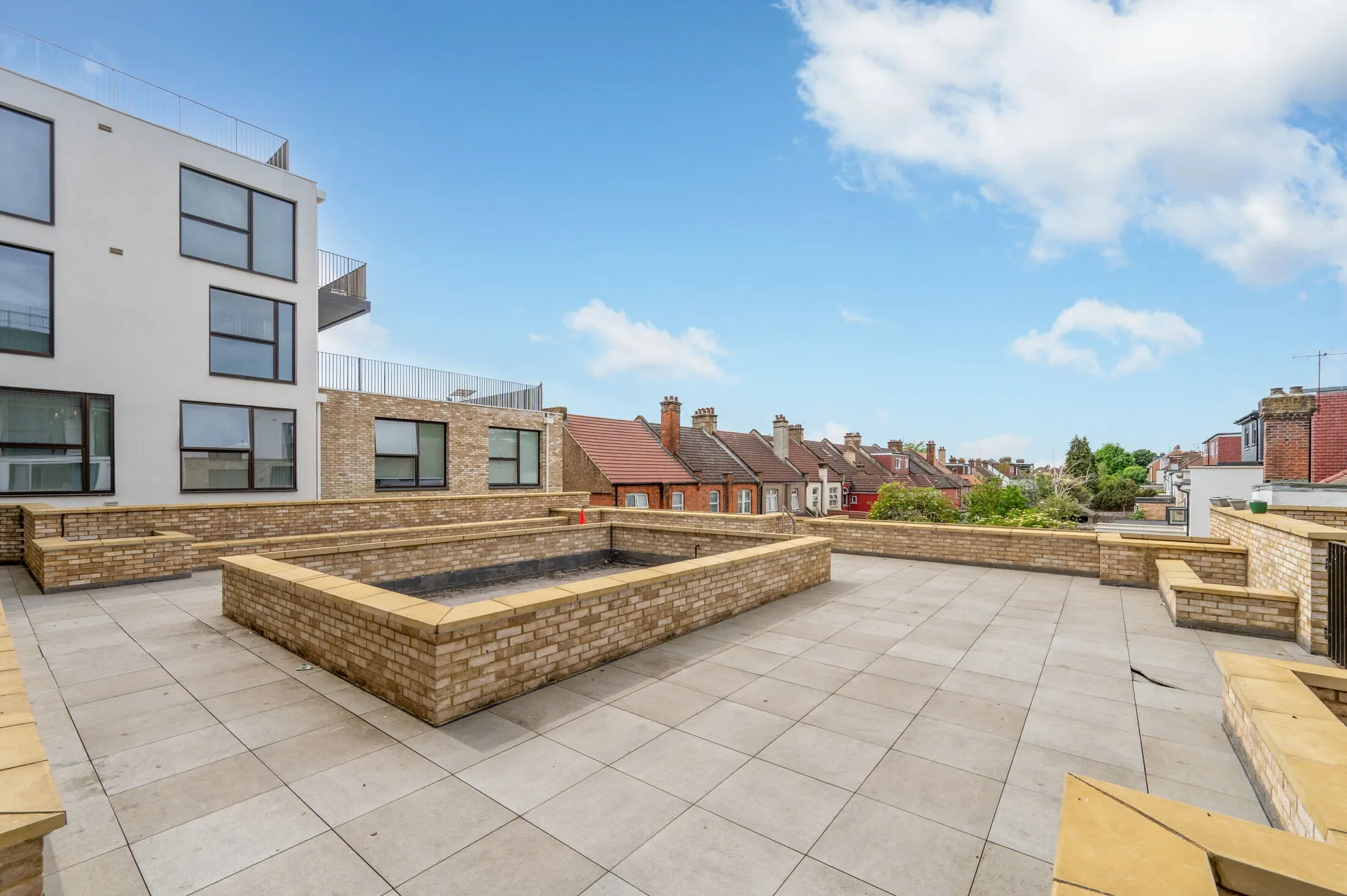 Flat Gladstone Park Gardens in Greater London