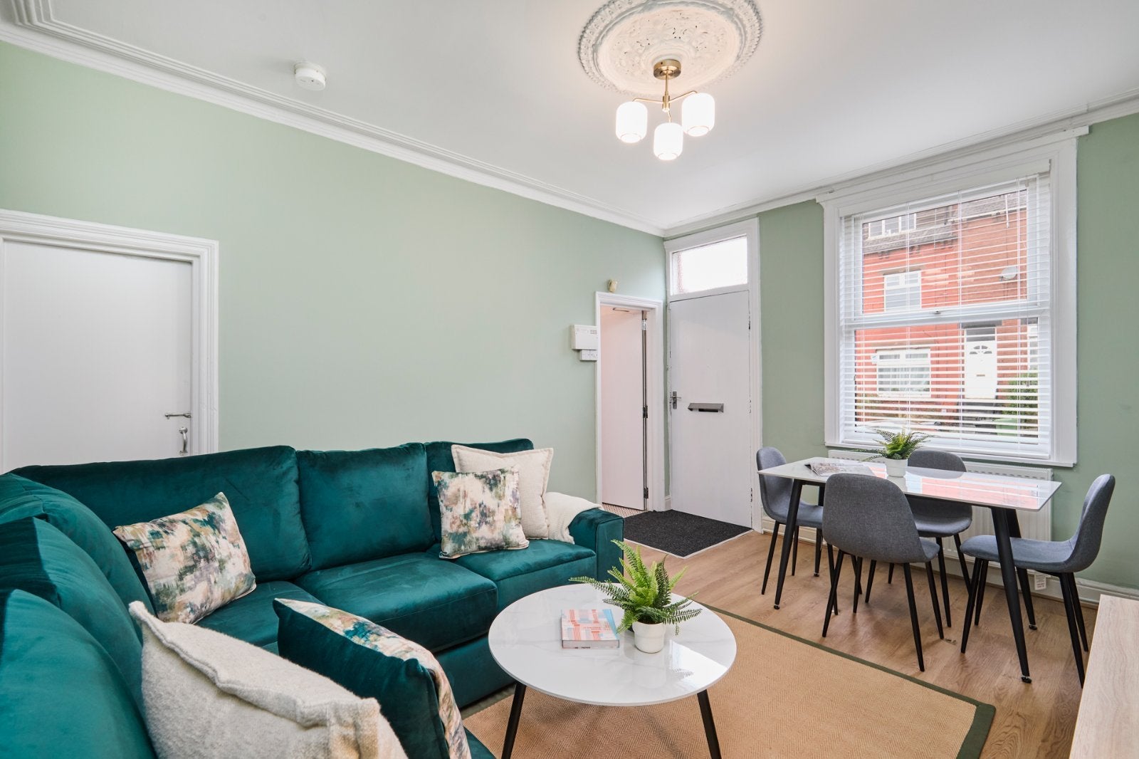 Room Back Wetherby Grove in Leeds