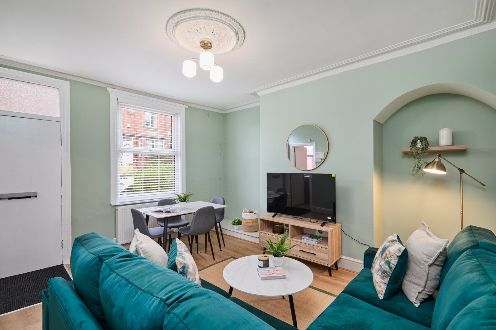 Room Back Wetherby Grove in Leeds