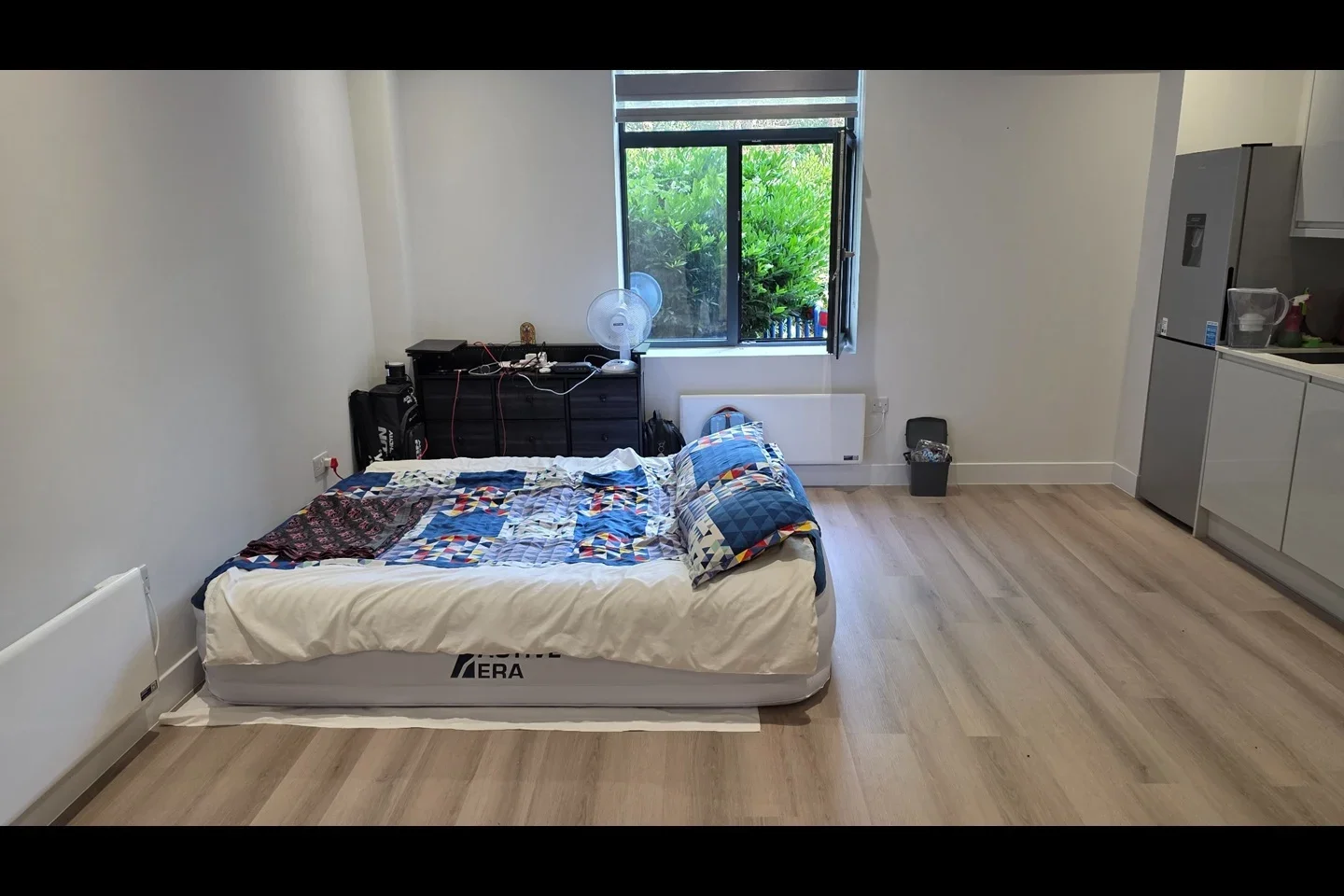 Room Cowley Business Park in Greater London