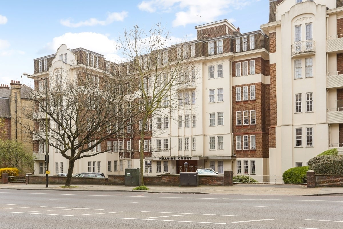 Flat Finchley Road in Greater London