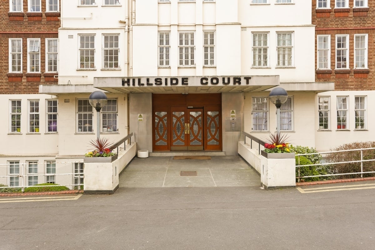 Flat Finchley Road in Greater London