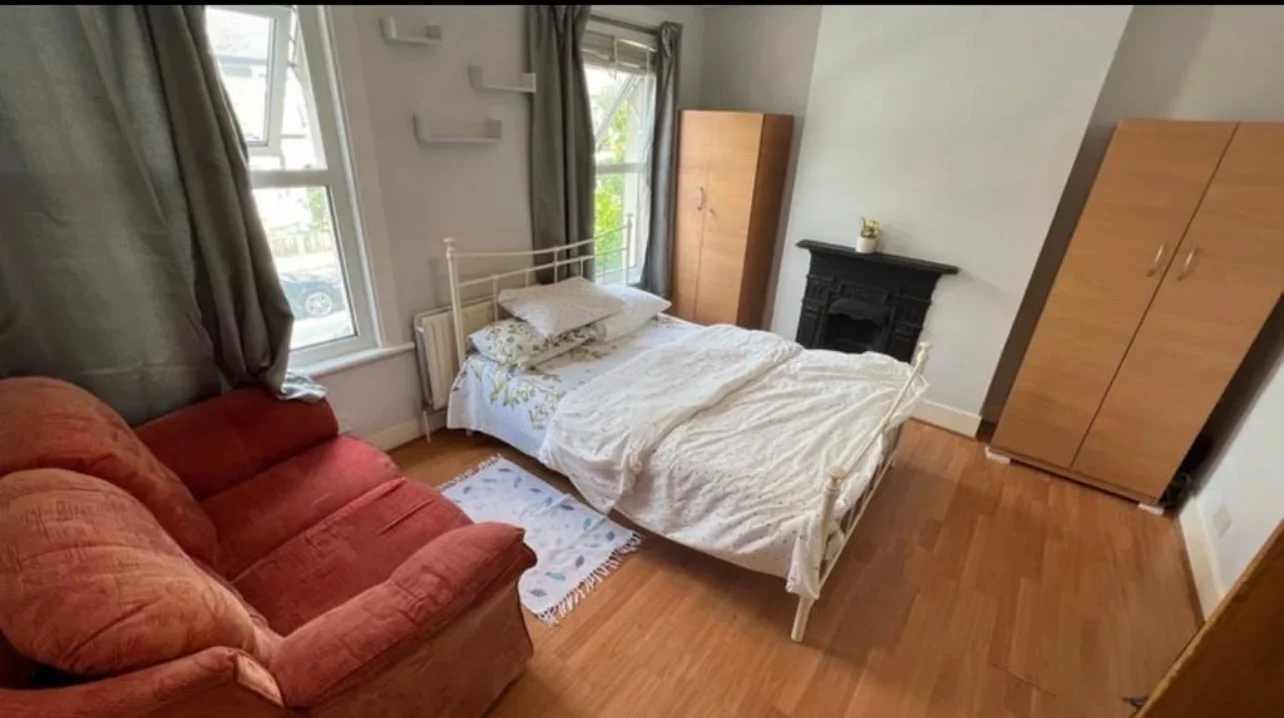 Room Coronation Road in Greater London