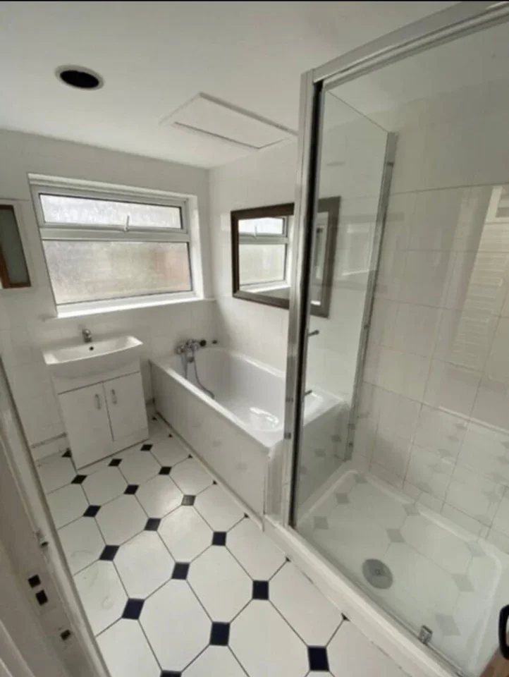 Room Coronation Road in Greater London