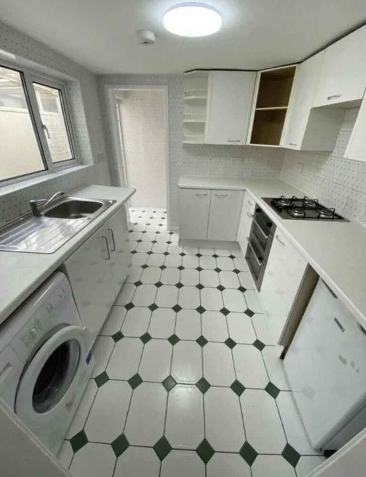Room Coronation Road in Greater London