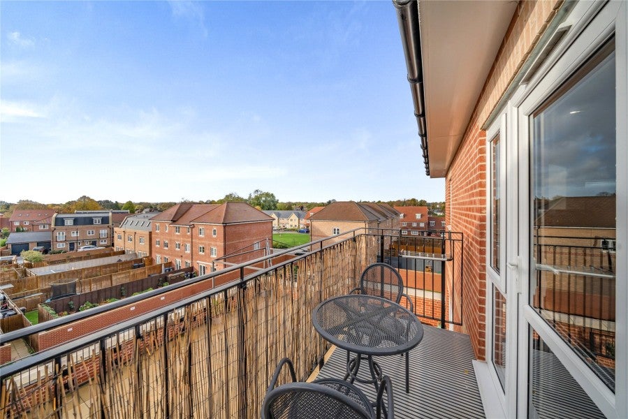 Flat Keywood Drive in Elmbridge