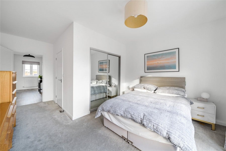 Flat Keywood Drive in Elmbridge