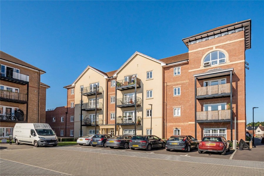 Flat Keywood Drive in Elmbridge