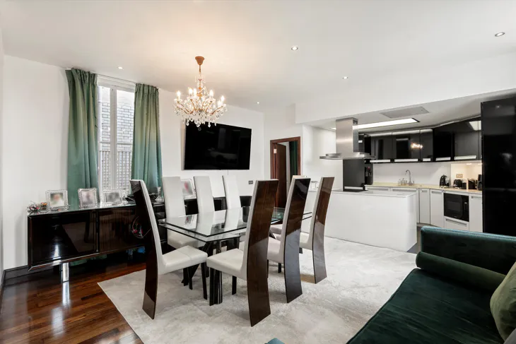 Flat Marloes Road in Greater London