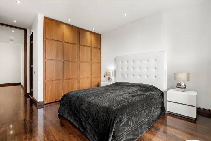 Flat Marloes Road in Greater London
