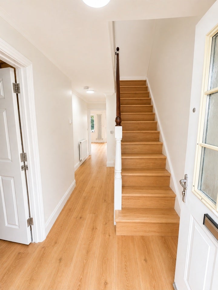 Room Brook Avenue in Ascot