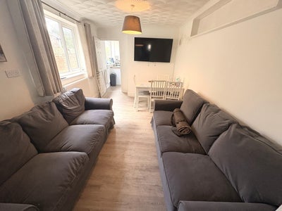 Room Llanmaes Street in Cardiff