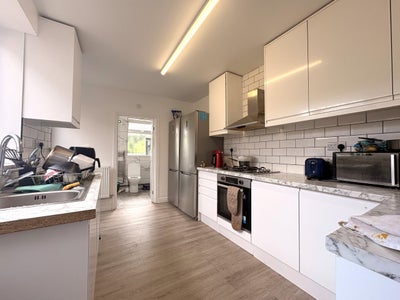 Room Llanmaes Street in Cardiff