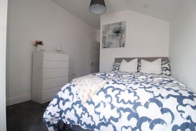 Room Llanmaes Street in Cardiff