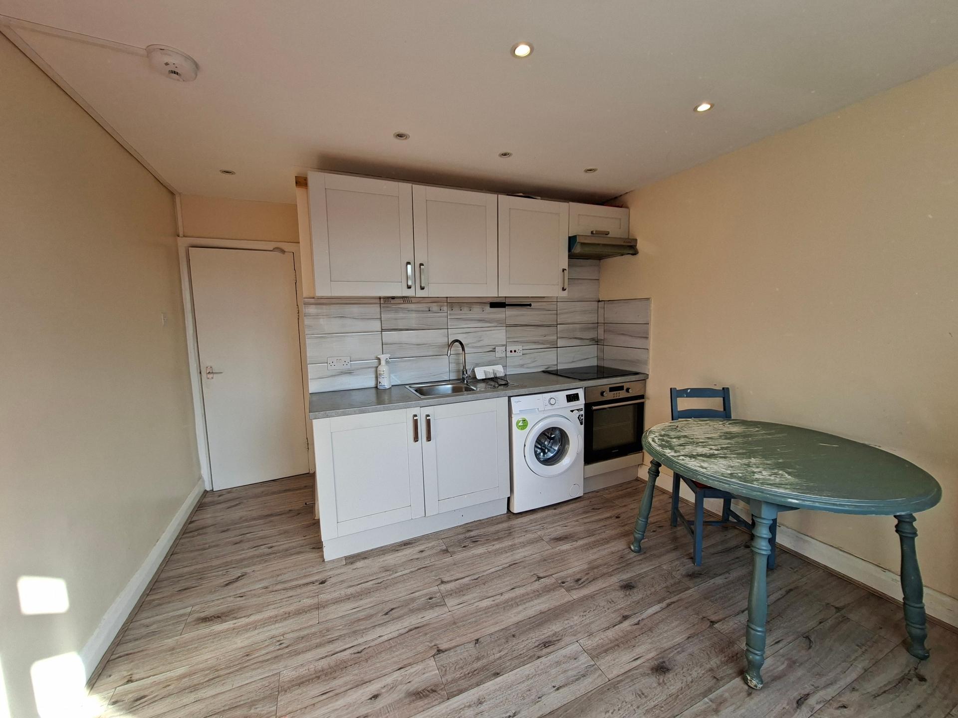 Flat Perth Road in Greater London