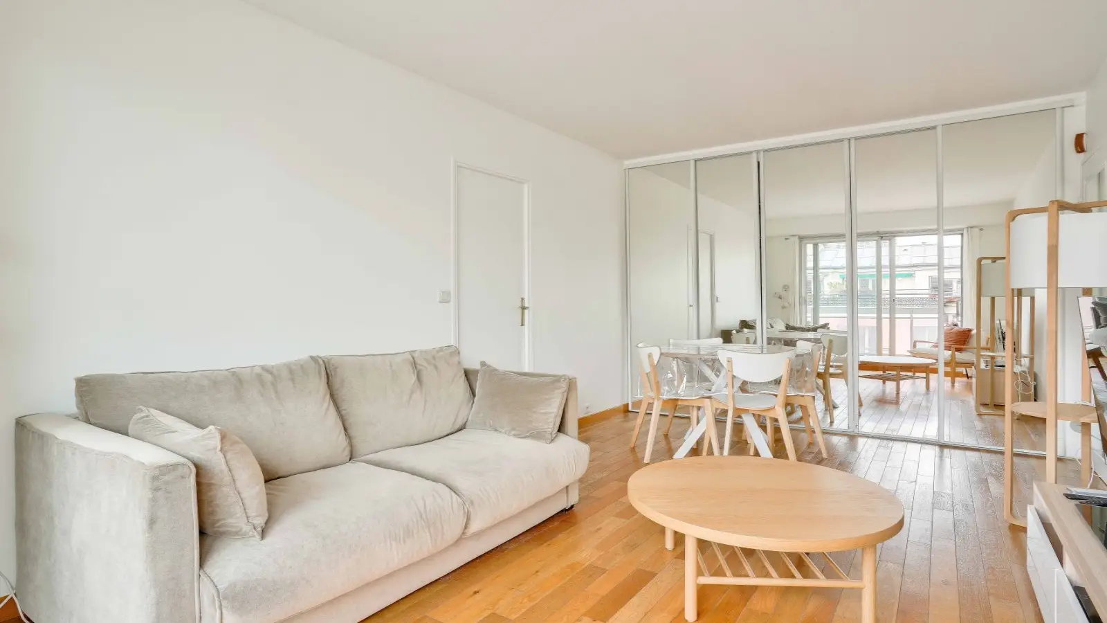 Flat Rue Saint-Charles in Paris