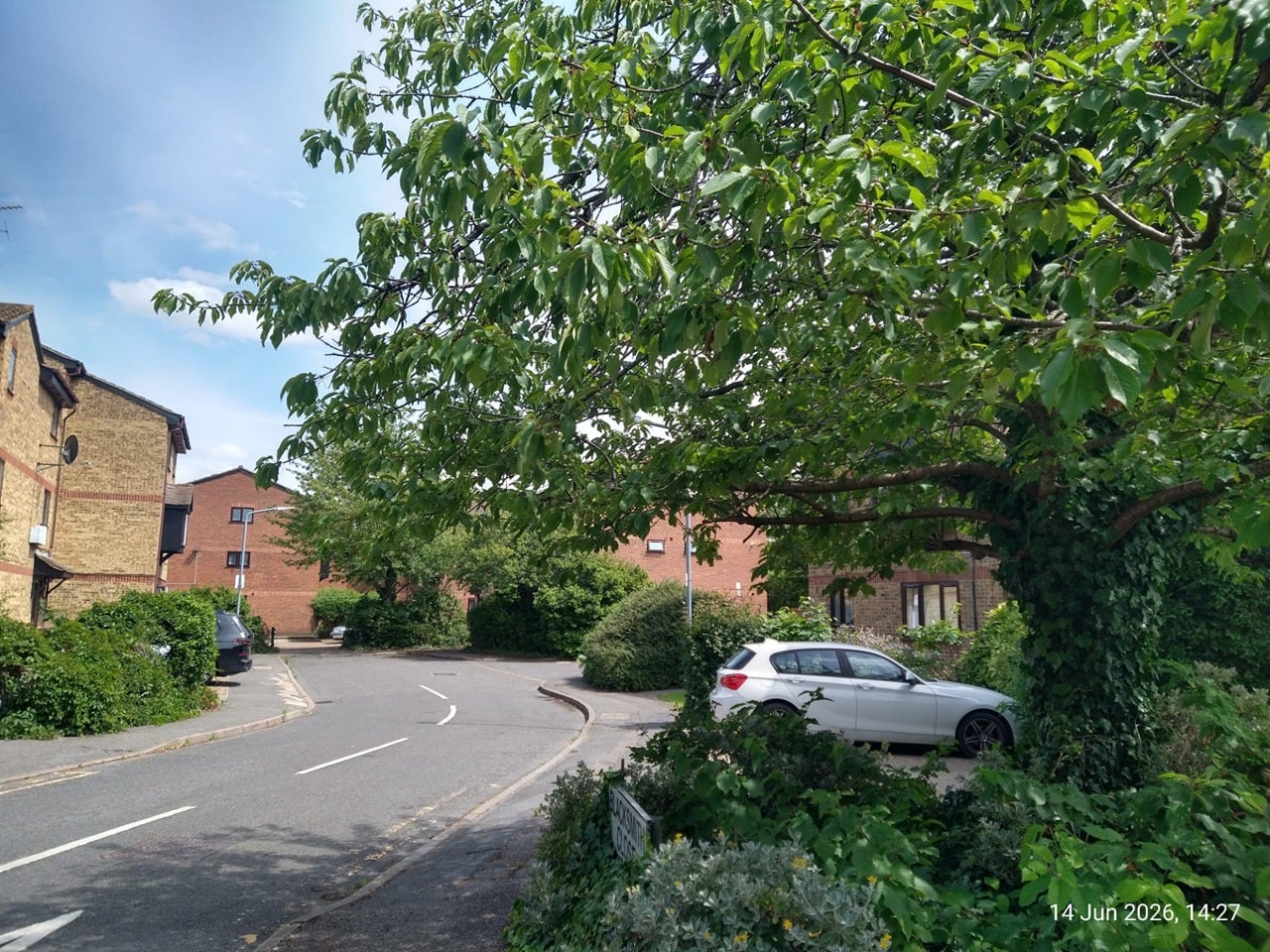 Flat Blacksmith Close in Greater London