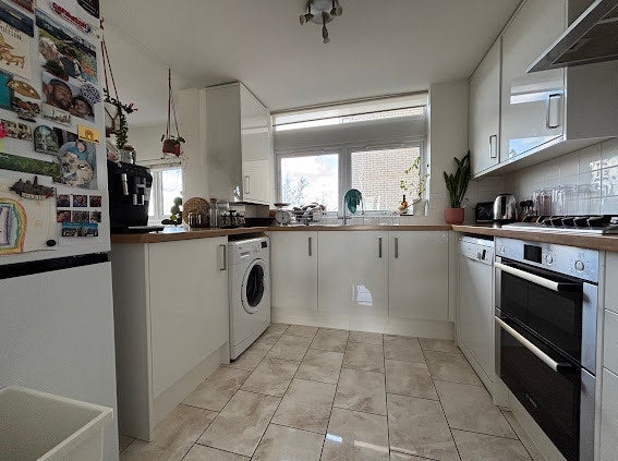 Flat Bloomsbury Close in Greater London