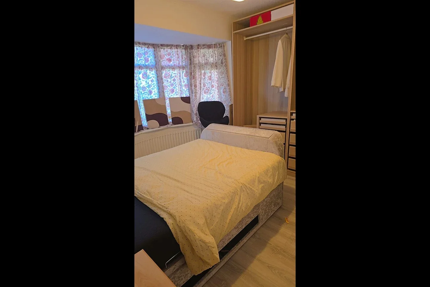 Room Park Grove in Greater London