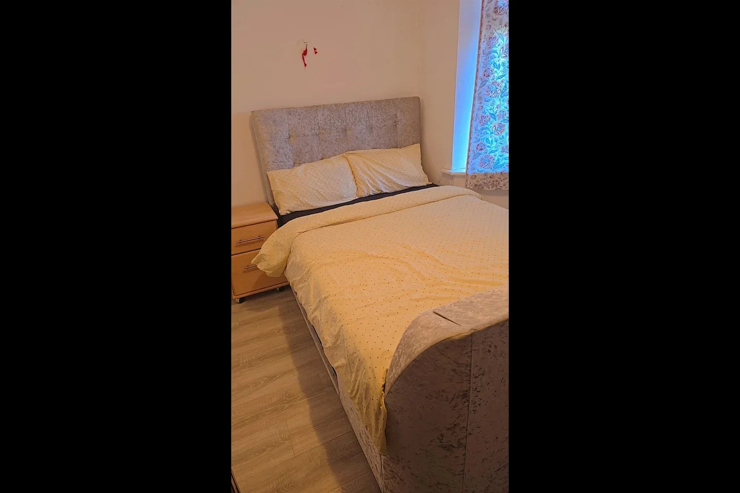 Room Park Grove in Greater London