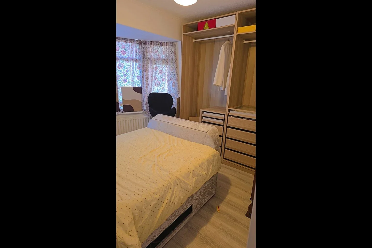 Room Park Grove in Greater London