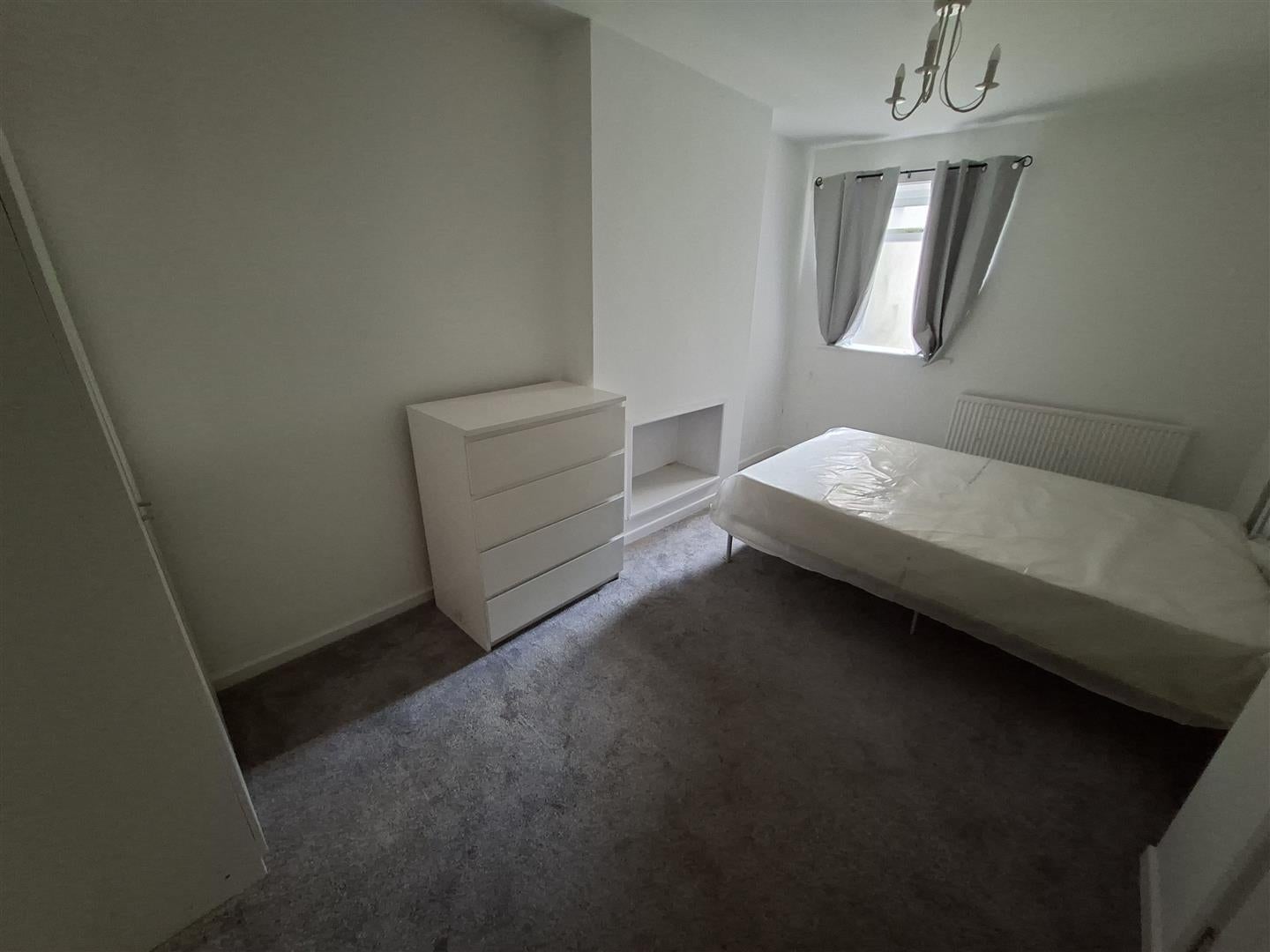 Flat Mackintosh Place in Cardiff