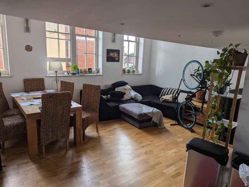 Room Gatton Road in Greater London