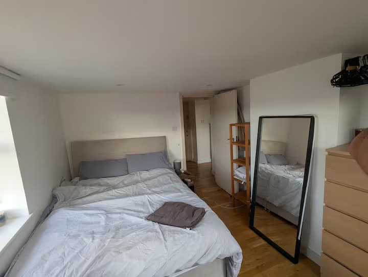Room Gatton Road in Greater London