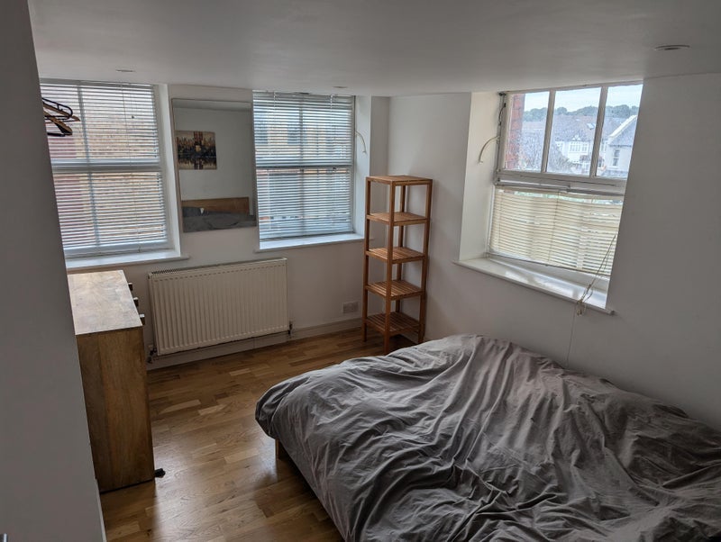 Room Gatton Road in Greater London