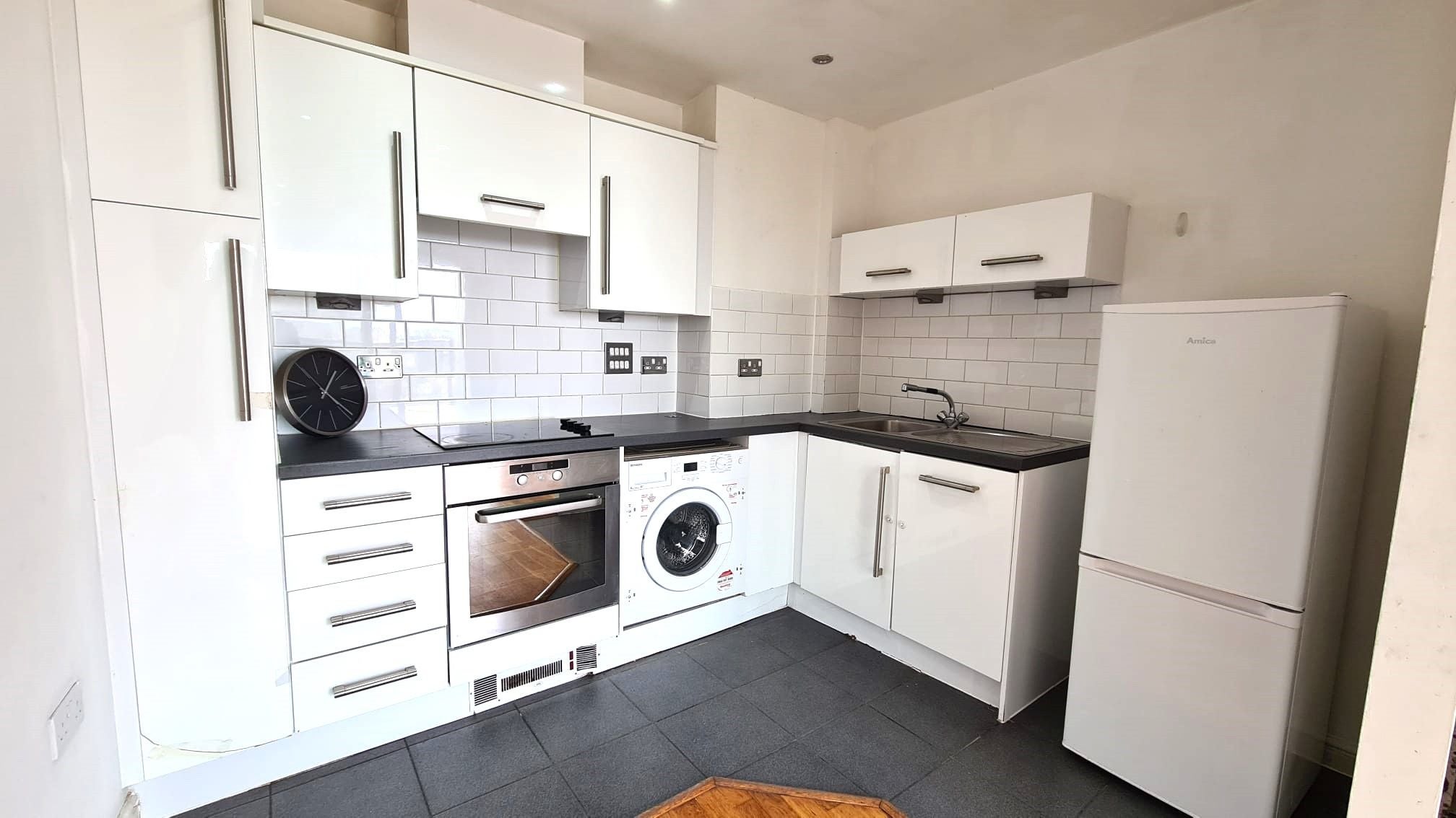 Flat Prince Regent Road in Greater London