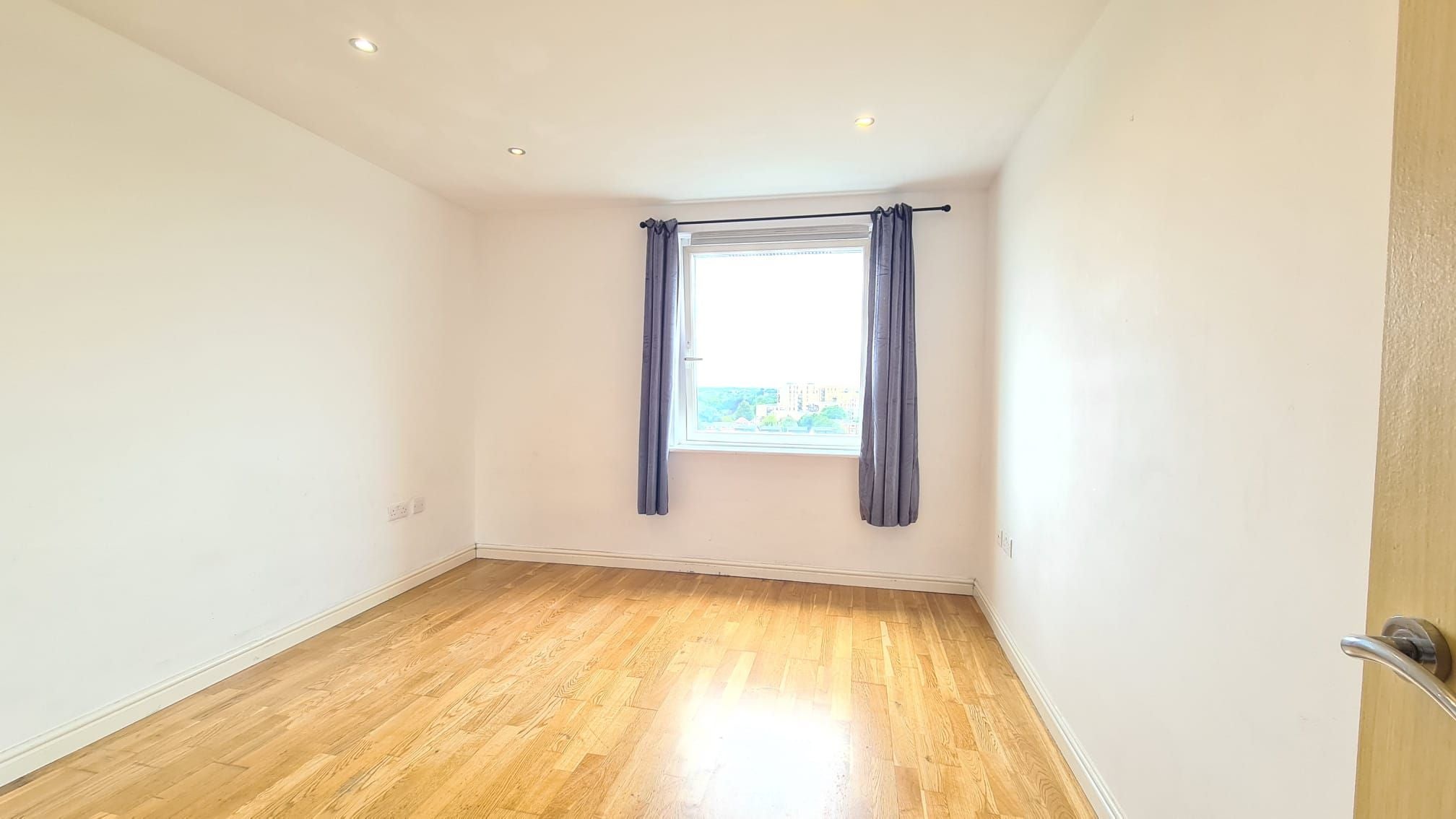 Flat Prince Regent Road in Greater London