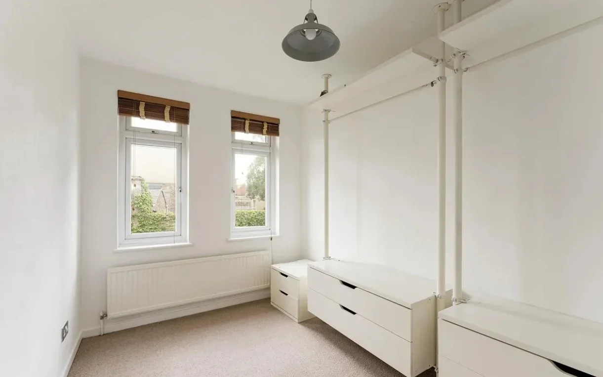 House Harrowgate Road in Greater London