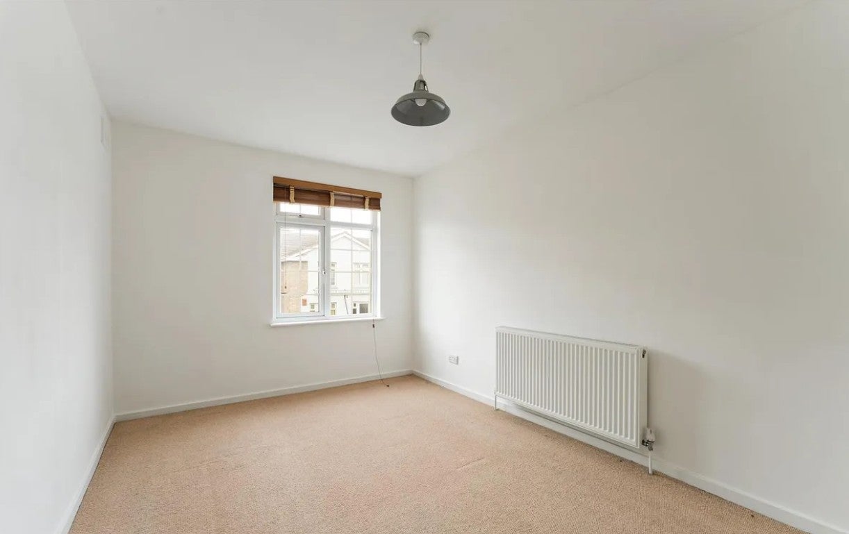 House Harrowgate Road in Greater London