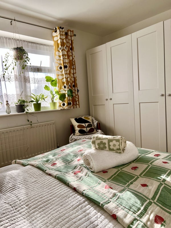 Room Bromholm Road in Greater London