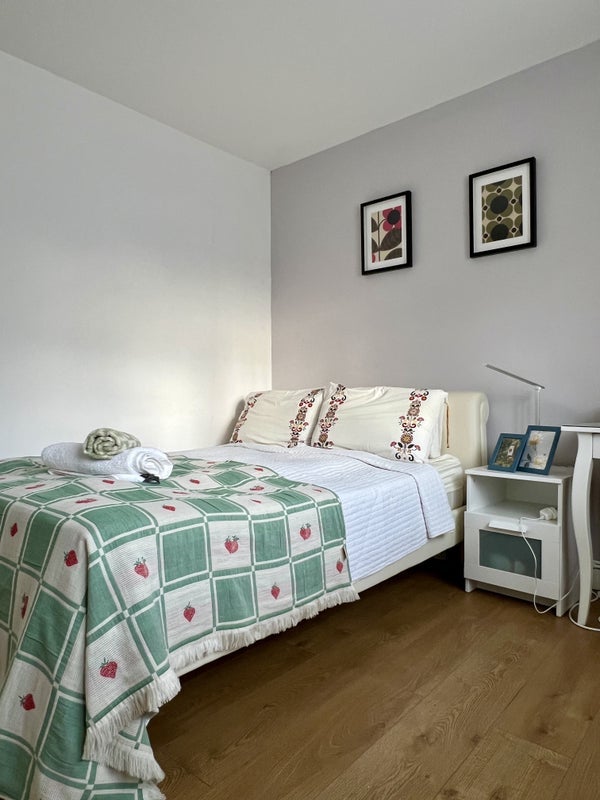 Room Bromholm Road in Greater London