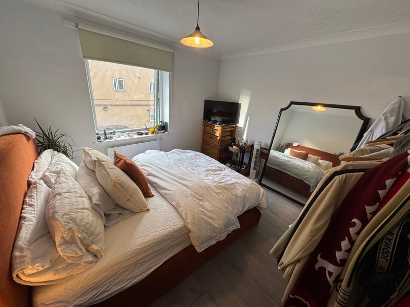 Room Well Street in Greater London