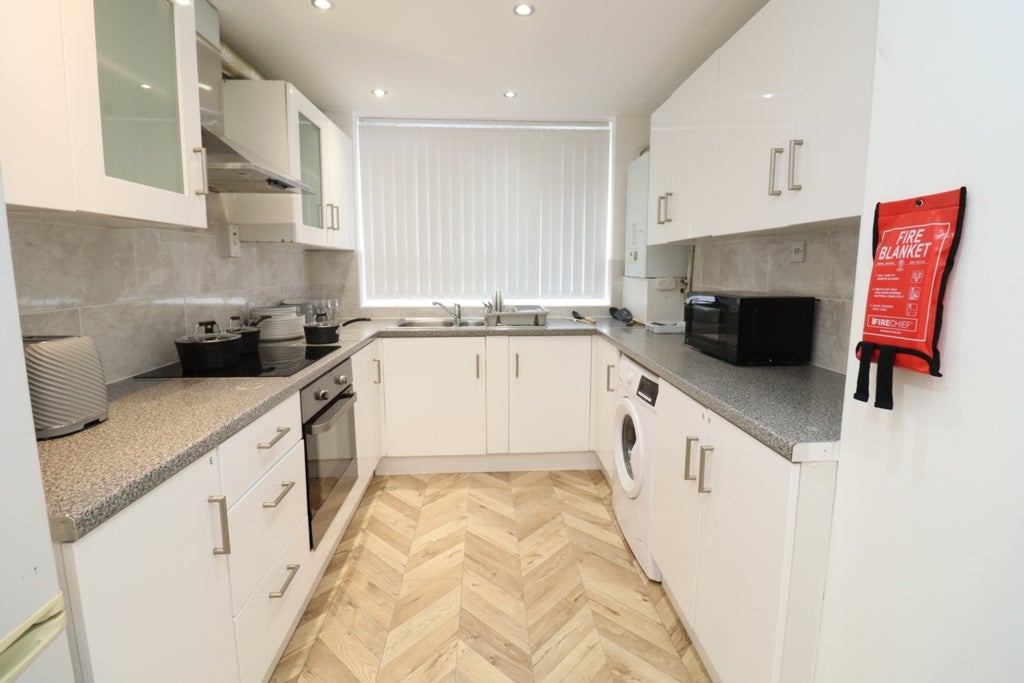 Room Globe Road in Greater London