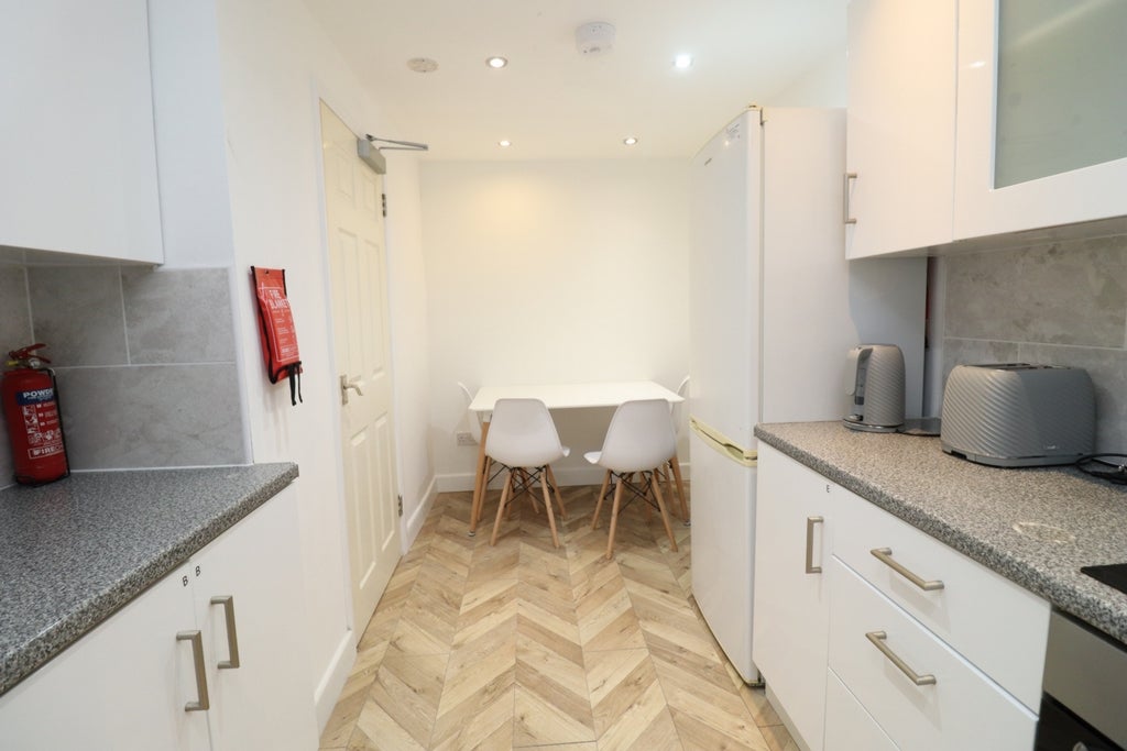 Room Globe Road in Greater London