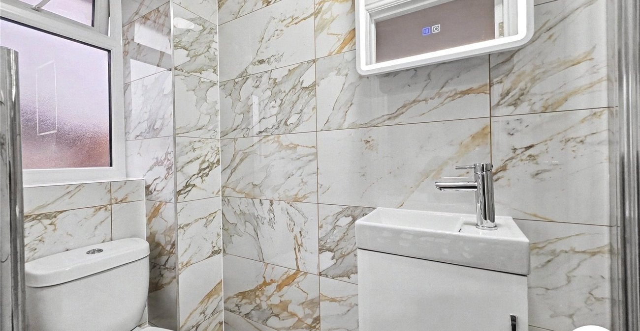 Room Waid Close in Dartford