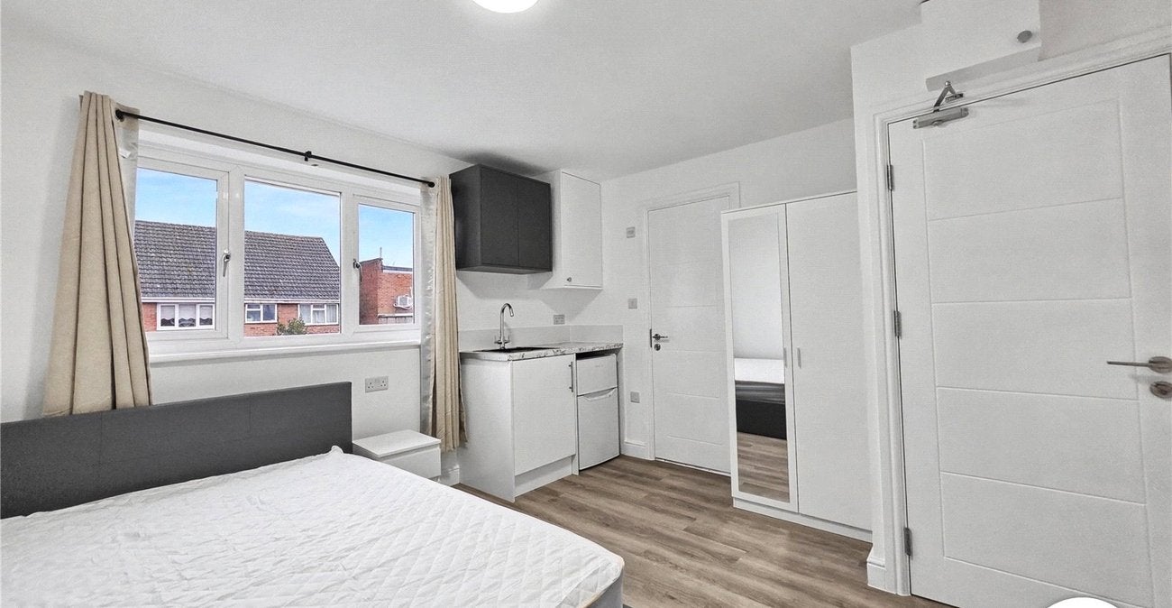 Room Waid Close in Dartford