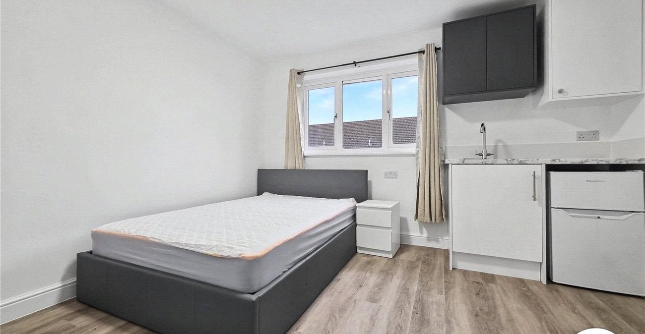 Room Waid Close in Dartford