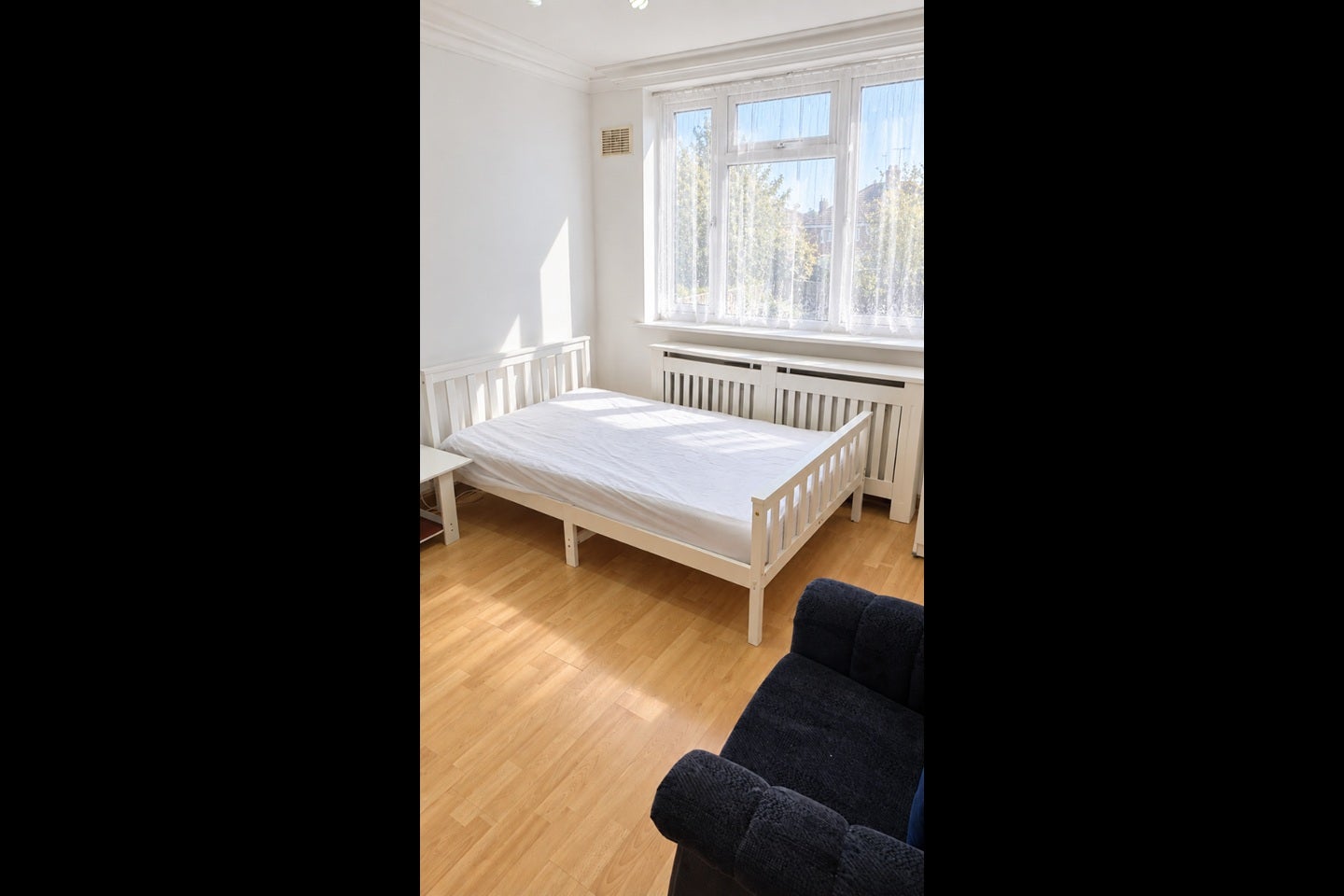 Room Pentlands Close in Greater London