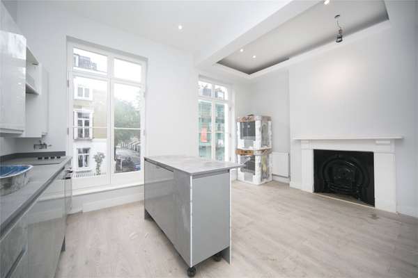 Flat Almeida Street in Greater London