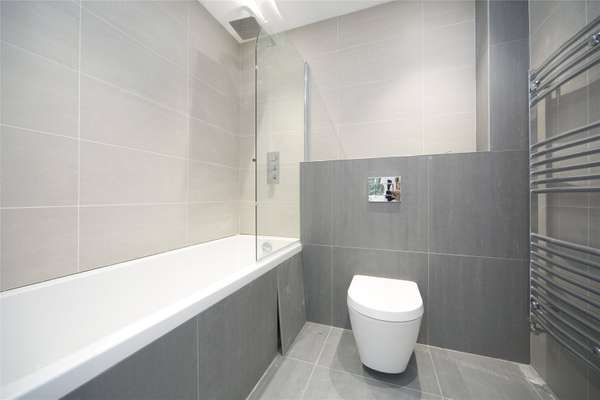 Flat Almeida Street in Greater London