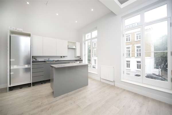 Flat Almeida Street in Greater London