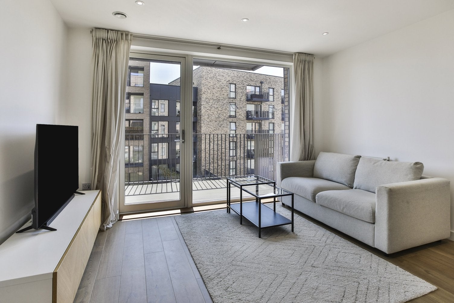 Flat Hatcham Street in Greater London