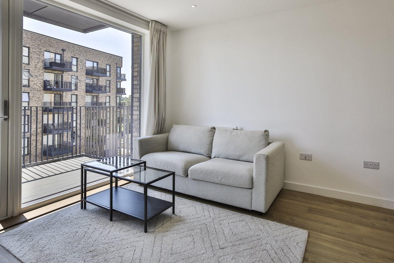 Flat Hatcham Street in Greater London